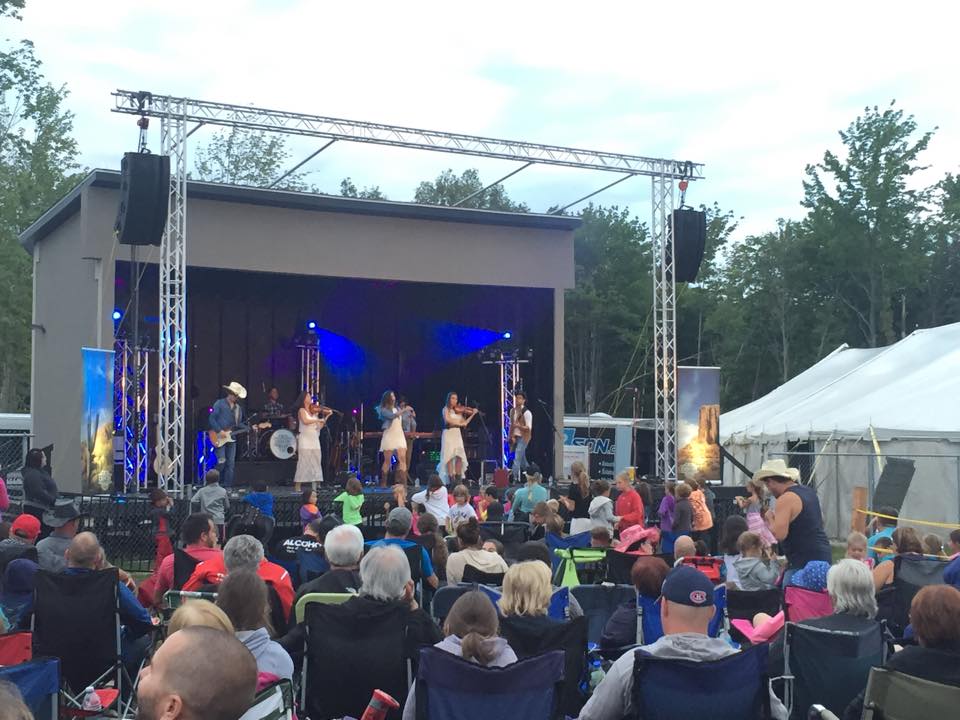 https://www.campingatlantide.com/wp-content/uploads/2017/01/coco-country-band-camping-familial-1.jpg