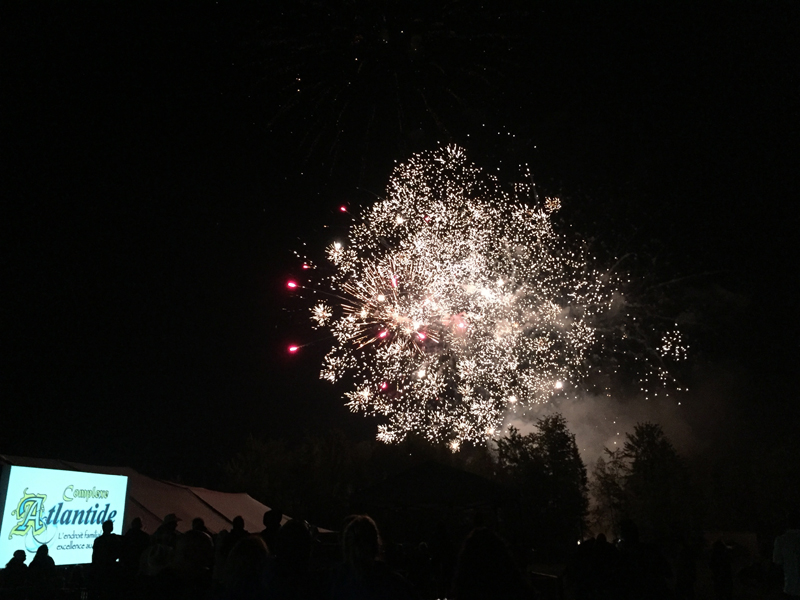 https://www.campingatlantide.com/wp-content/uploads/2017/01/feu-artifice-camping-familial-complexe-atlantide.jpg