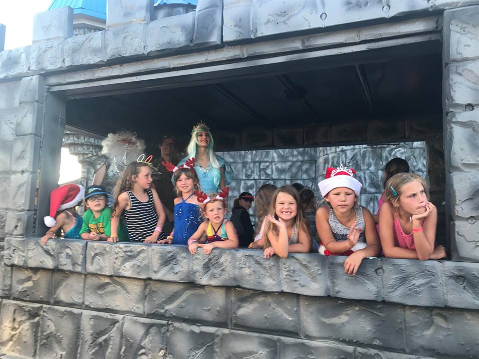 https://www.campingatlantide.com/wp-content/uploads/2018/07/parade-noel-2018-complexe-camping-atlantide-4.jpg