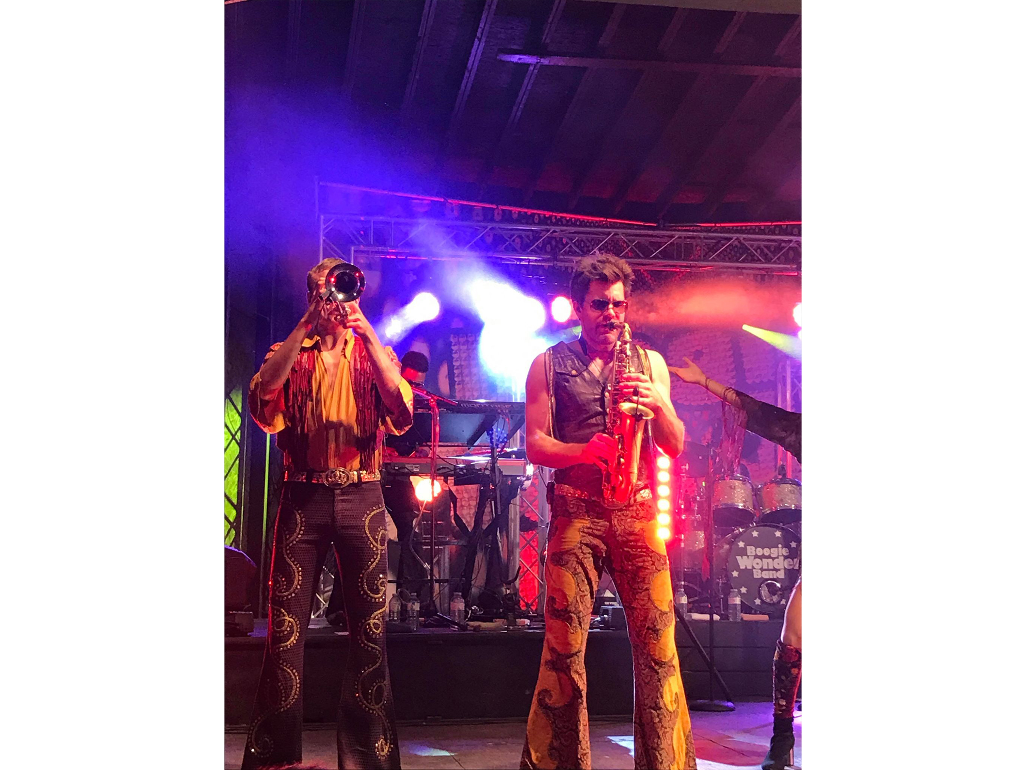 https://www.campingatlantide.com/wp-content/uploads/2018/08/77-boogie-wonder-band-complexe-atlantide-2018-215.jpg