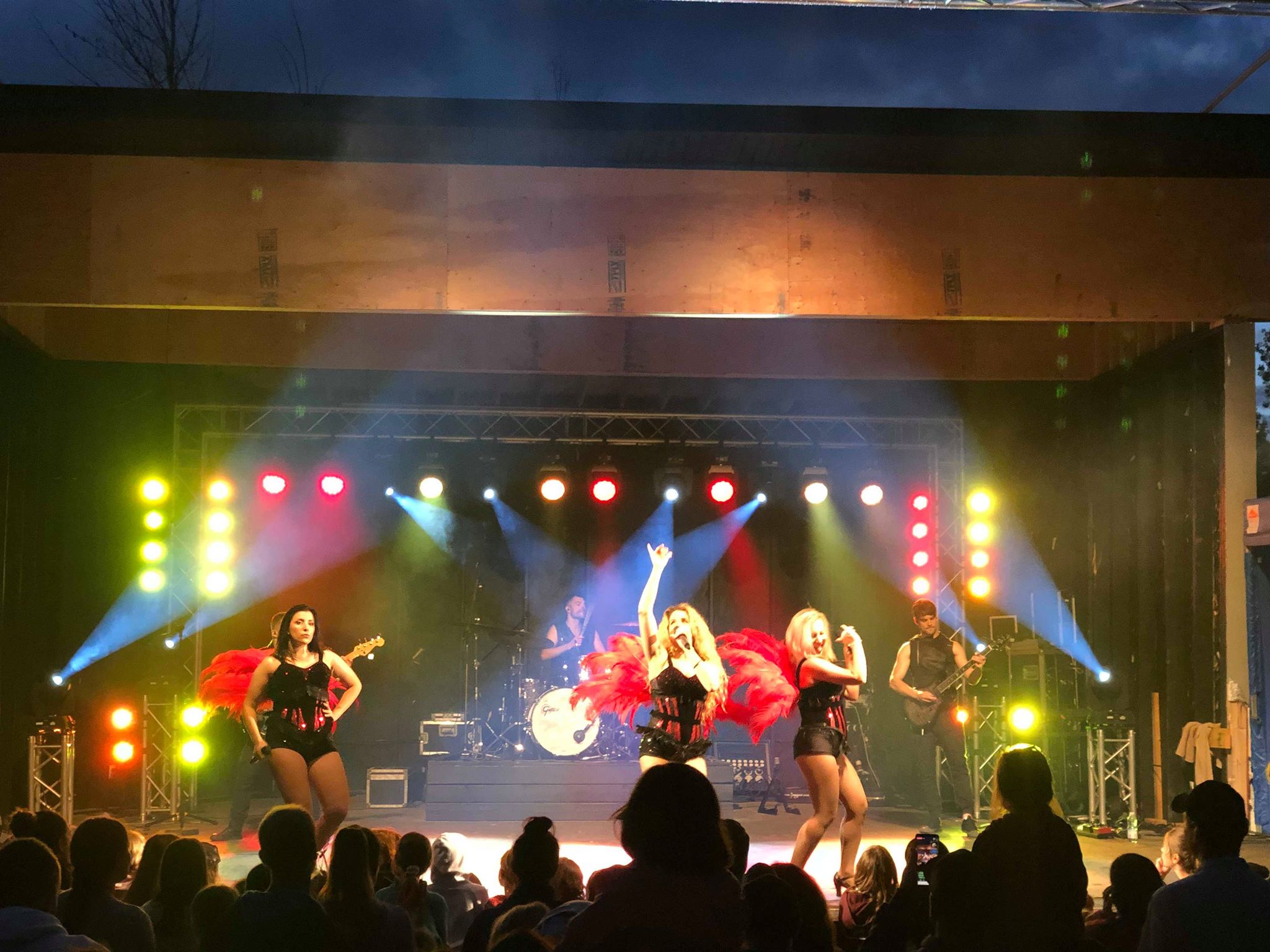 https://www.campingatlantide.com/wp-content/uploads/2019/07/all-acces-showband-complexe-atlantide-11.jpg