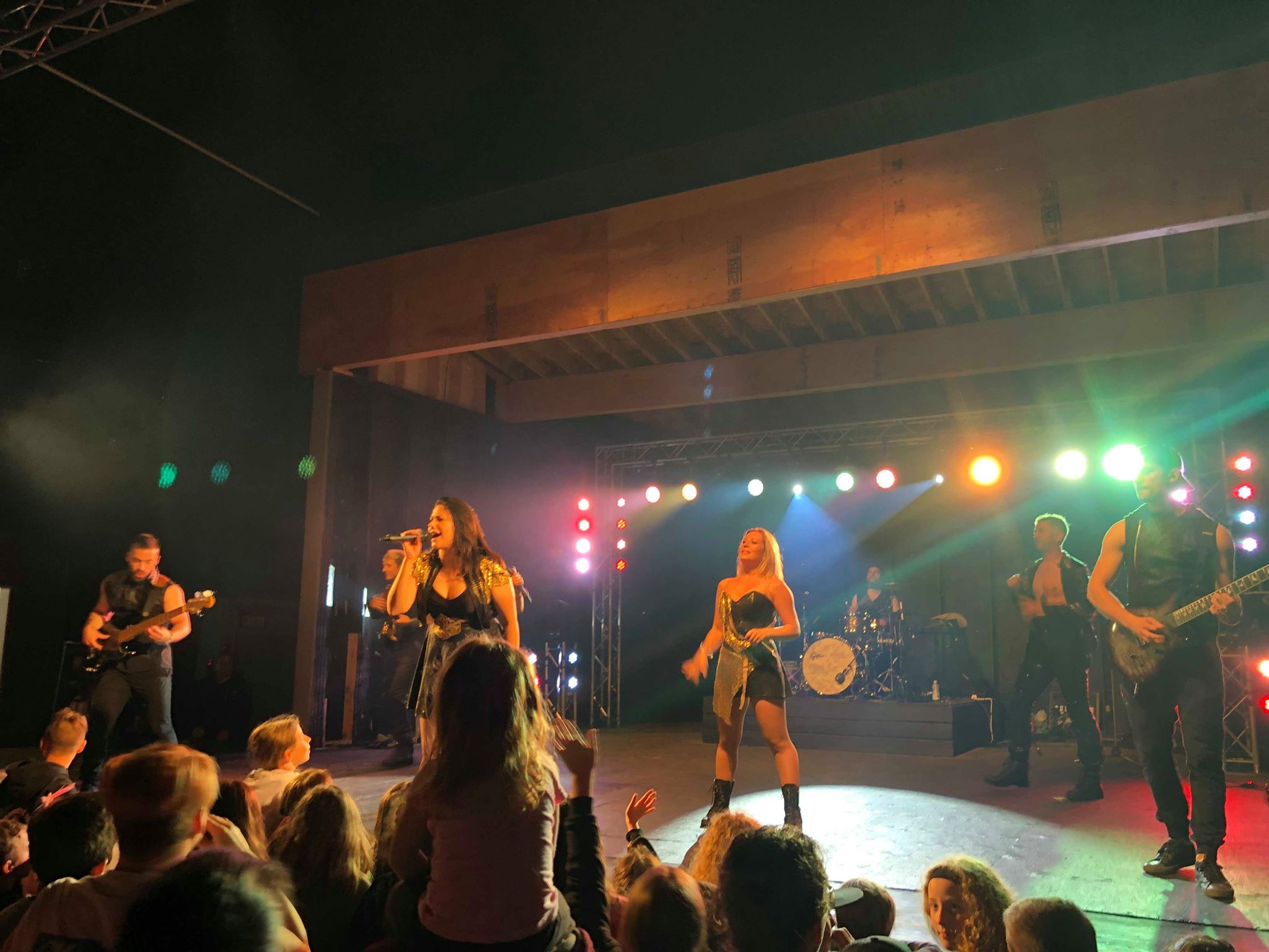 https://www.campingatlantide.com/wp-content/uploads/2019/07/all-acces-showband-complexe-atlantide-12.jpg