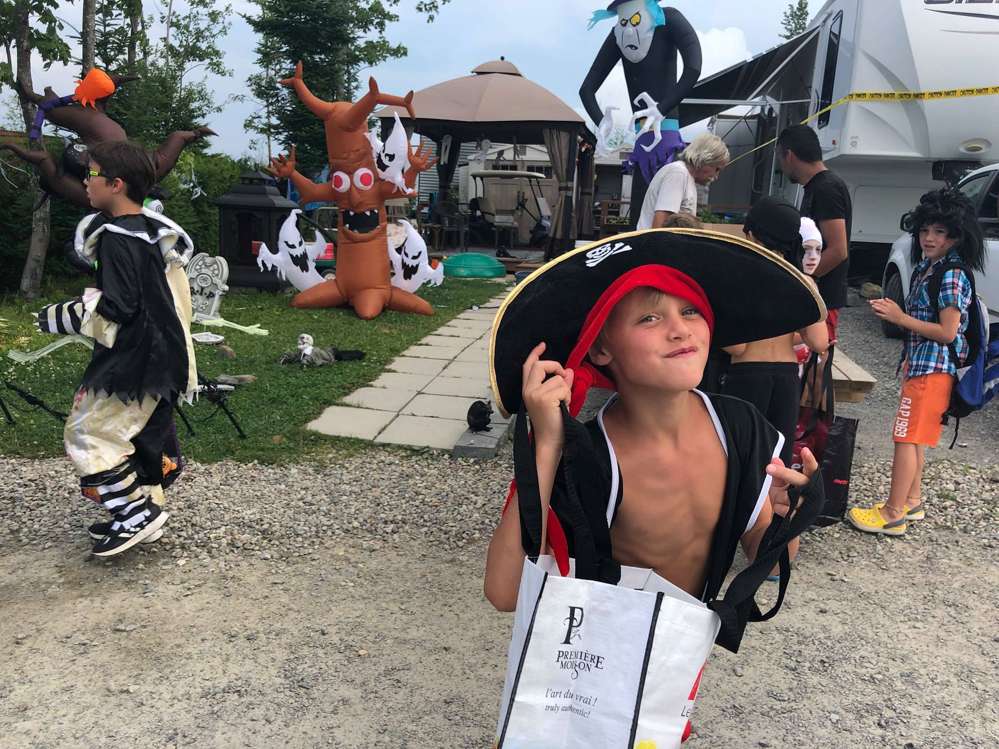 https://www.campingatlantide.com/wp-content/uploads/2019/07/halloween-complexe-atlantide-2019-19.jpg